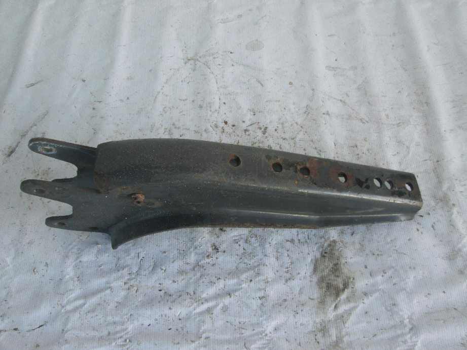 кронштейн правого замка кабины б/у \ коррозия - 2